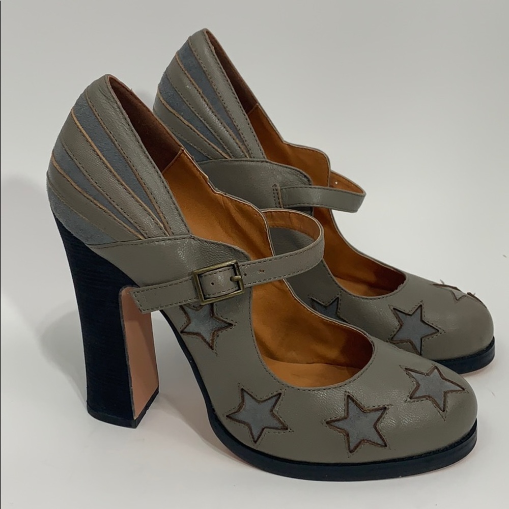 N.Y.L.A. Leather grey Stars and Stripes heels NWOT